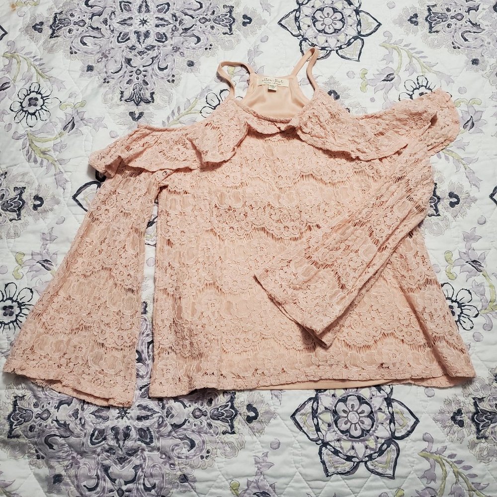 Ultra flirt shoulder cutout blouse XS